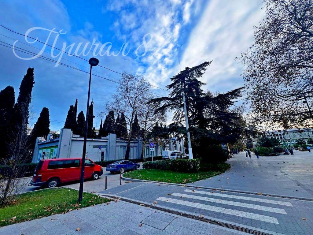 Ялта, ул. Киевская д. 1