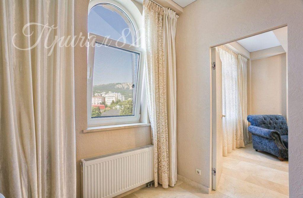 Ялта, улица Екатеринеская, дом 3