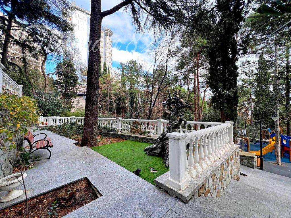 Ялта, Приморский парк им. Гагарина д. 9