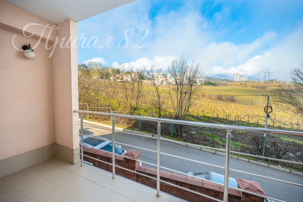 Ялта, виноградная 55