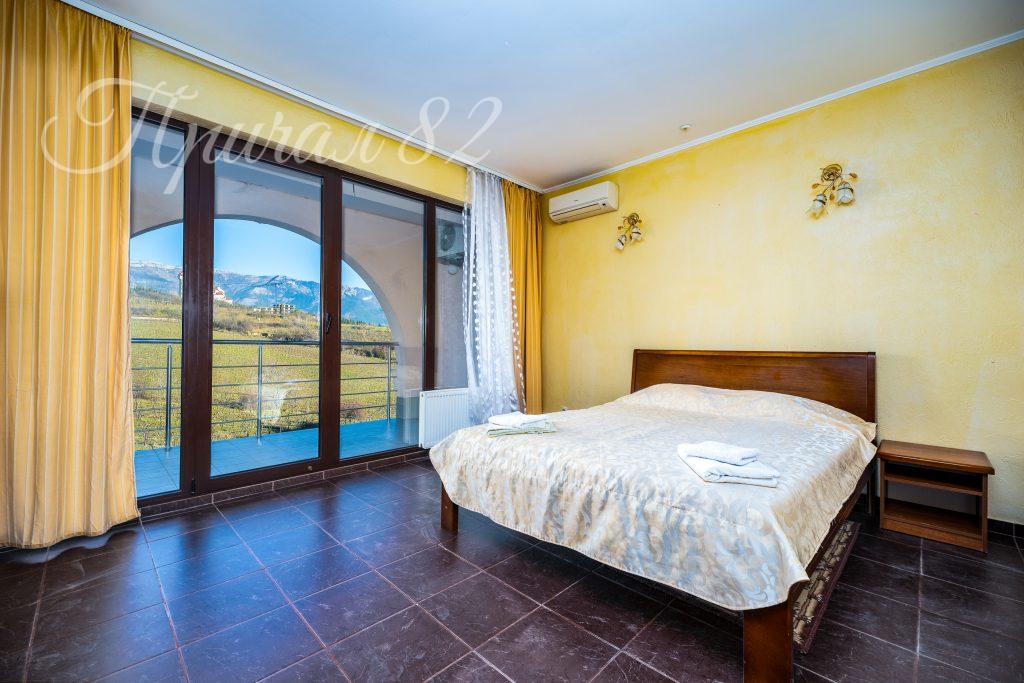 Ялта, Виноградная 55