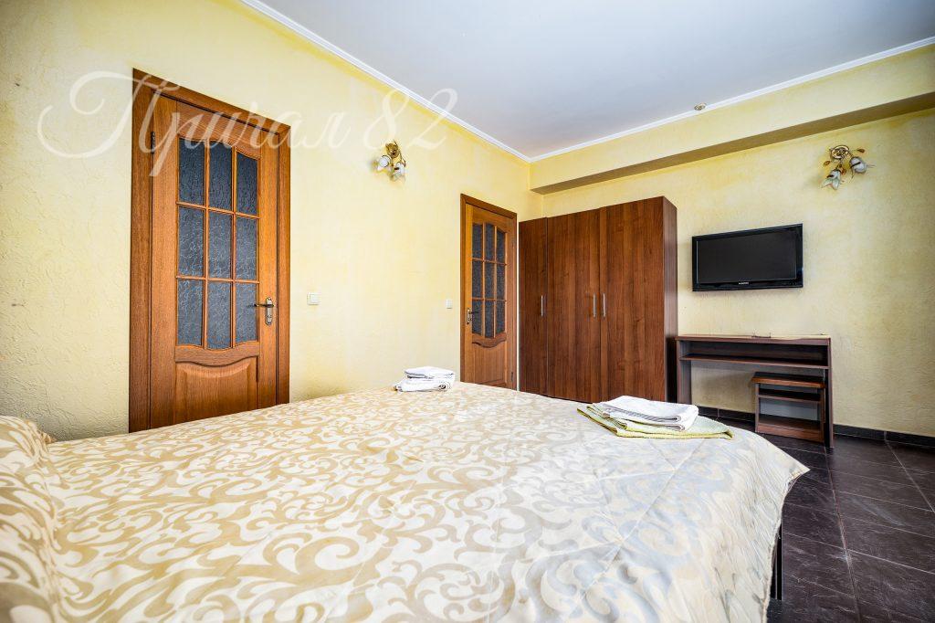 Ялта, Виноградная 55