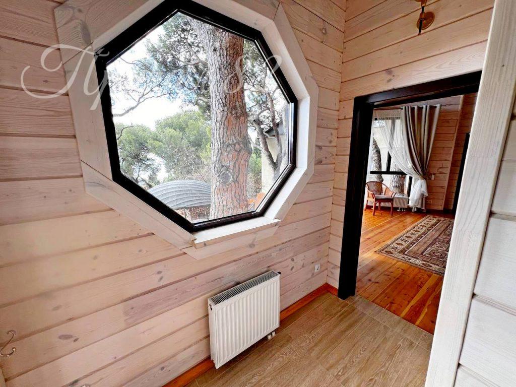 Ялта, ул. Мира 26Б