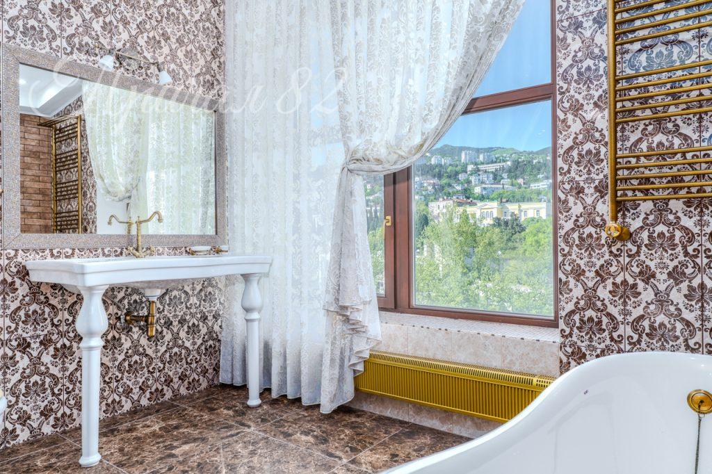 Ялта, пгт. Гаспра, шоссе Алупкинское, 21А