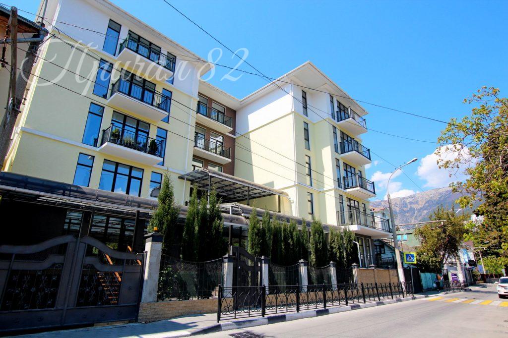 Ялта, ул. Пионерская 8