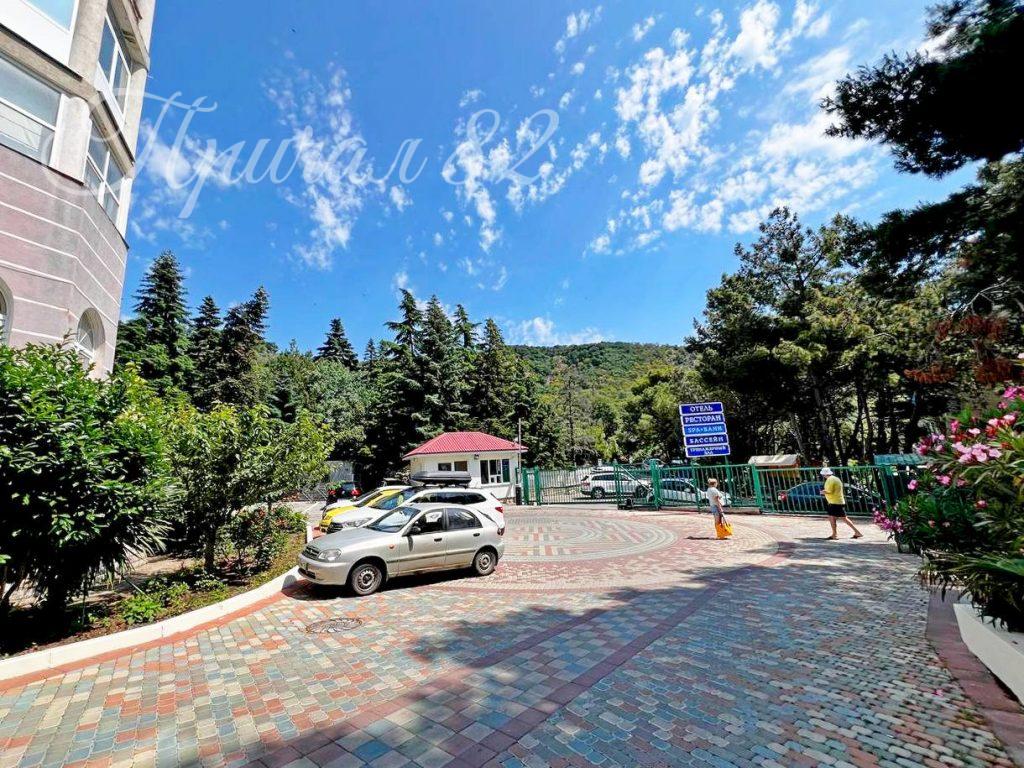 Крым, г. Ялта, пгт. Никита, д. 53