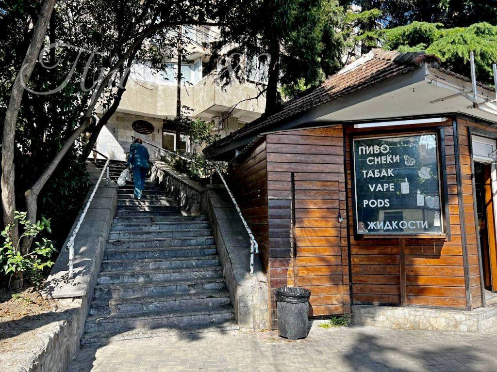 Ялта, пгт. Массандра, Южнобережное шоссе д. 15