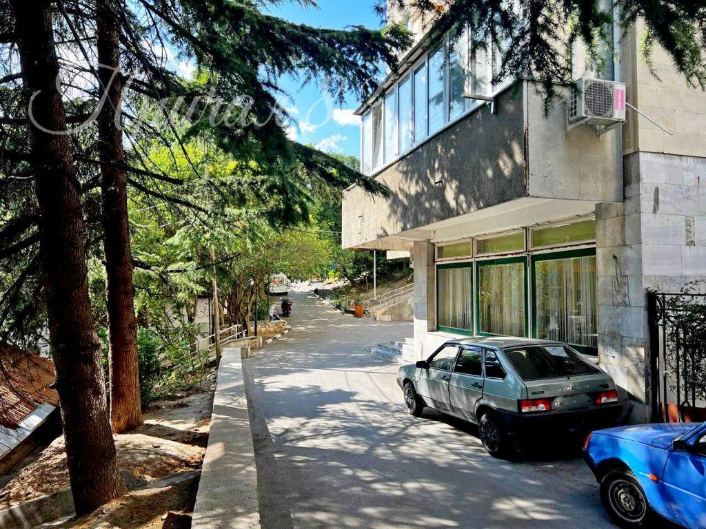 Ялта, пгт. Массандра, Южнобережное шоссе д. 15