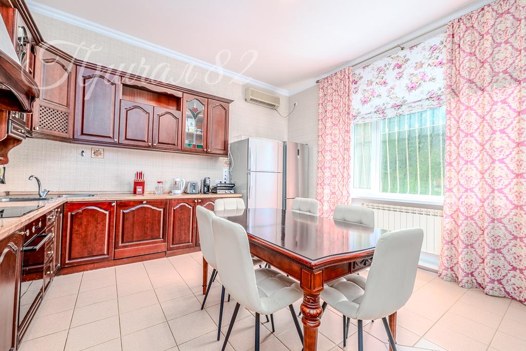 Ялта, пгт Никита, ул. Оранжерейная