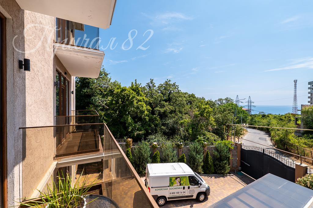 Ялта, ул Авроры 55