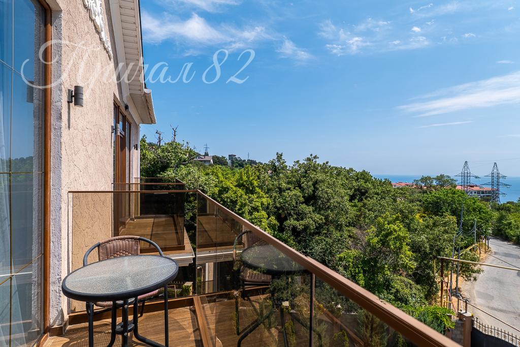 Ялта, ул Авроры 55