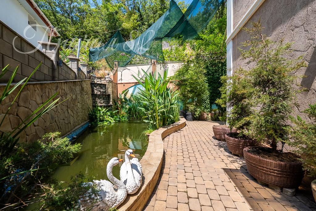 Ялта, ул Авроры 55