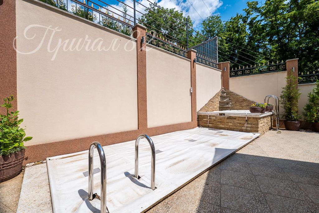 Ялта, ул Авроры 55