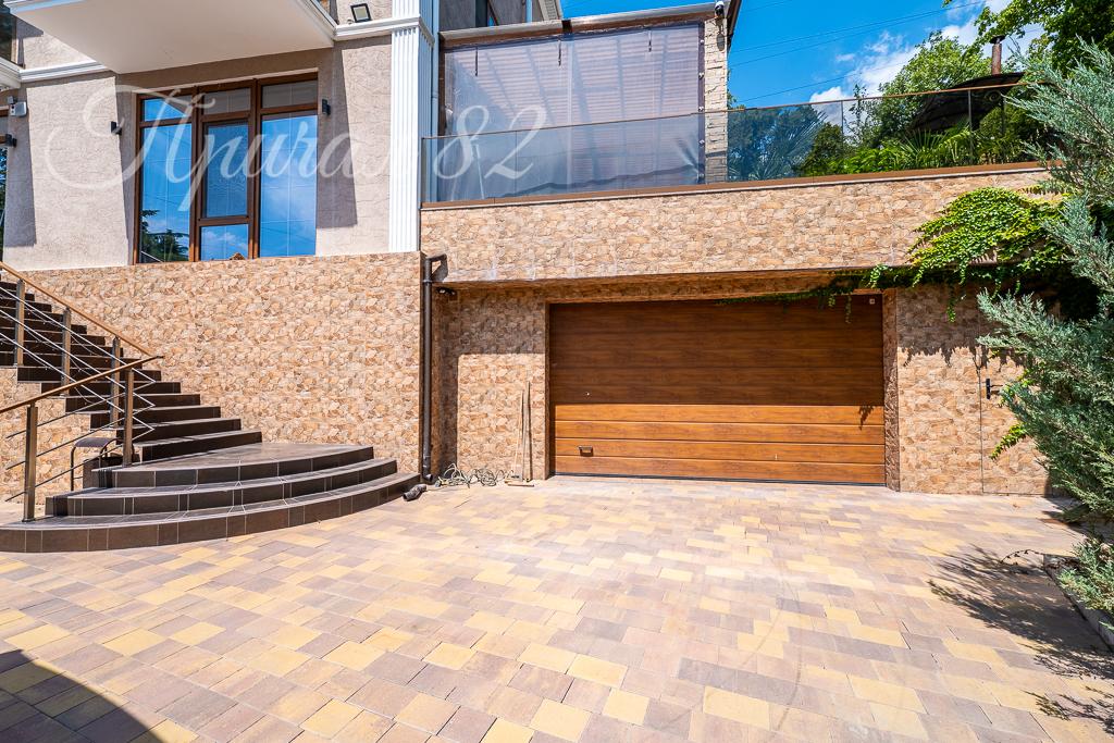 Ялта, ул Авроры 55