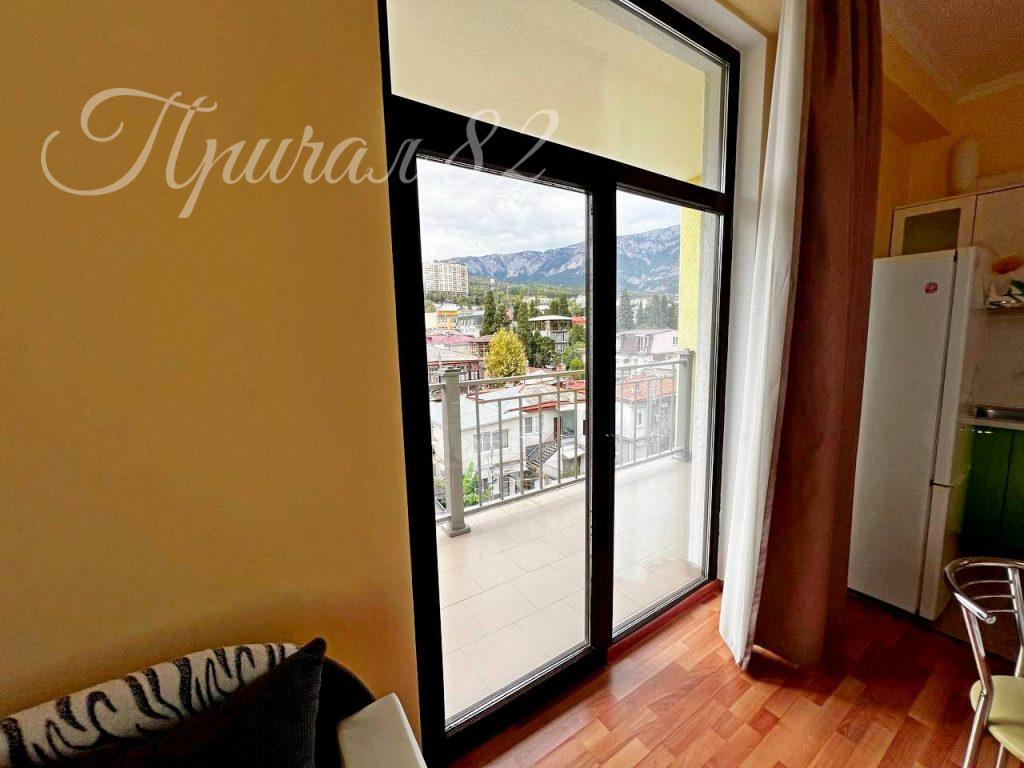 Ялта, ул. Пионерская 8