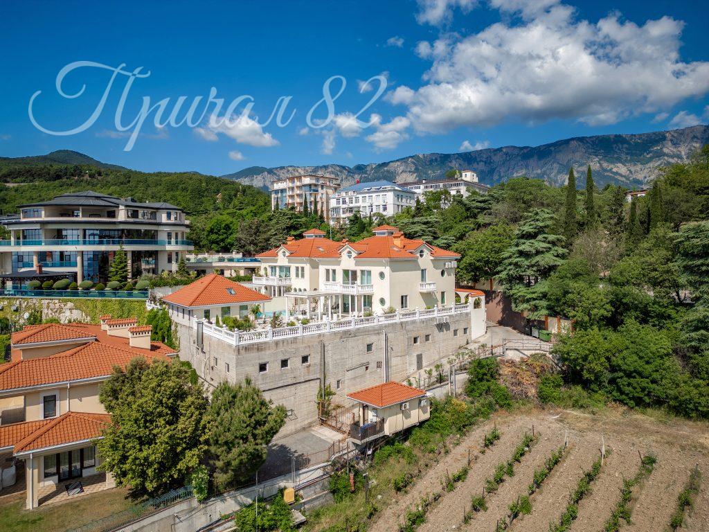 Ялта, ул. Коммунаров 12