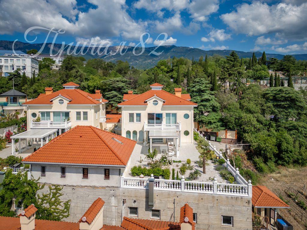 Ялта, ул. Коммунаров 12