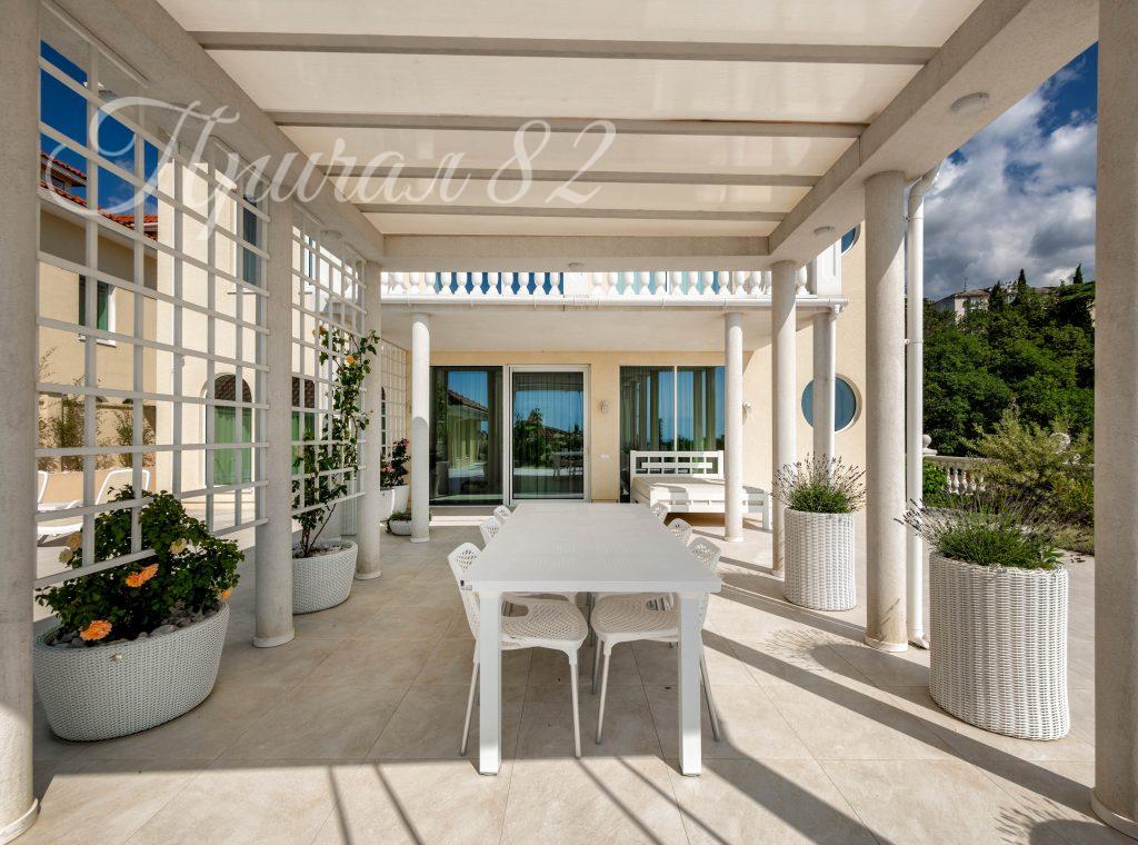 Ялта, ул. Коммунаров 12