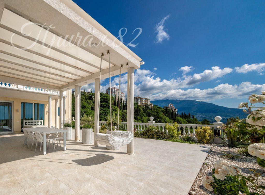 Ялта, ул. Коммунаров 12