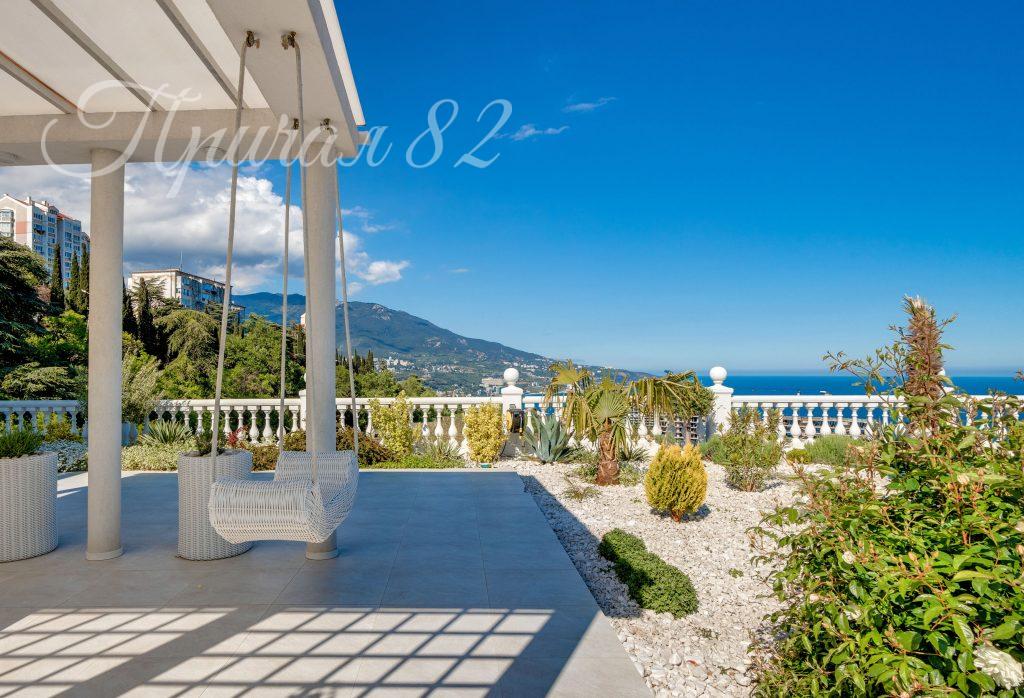 Ялта, ул. Коммунаров 12