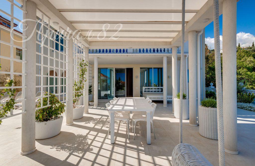 Ялта, ул. Коммунаров 12