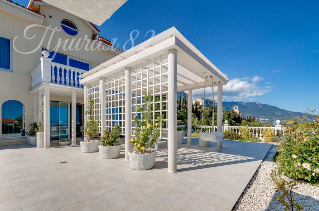 Ялта, ул. Коммунаров 12