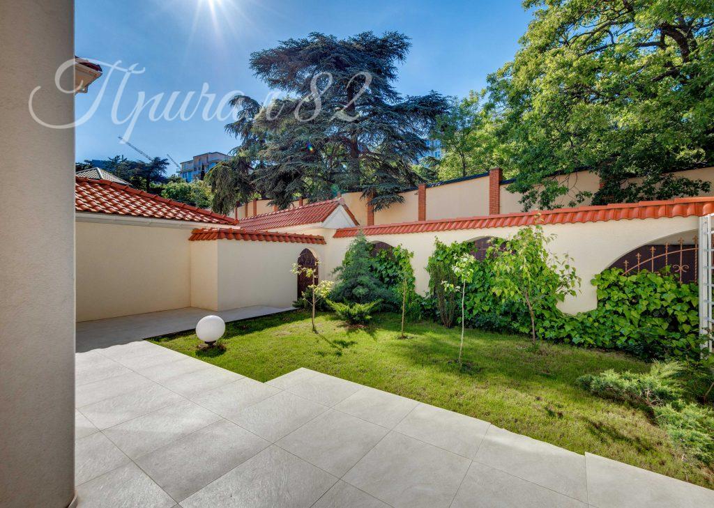 Ялта, ул. Коммунаров 12