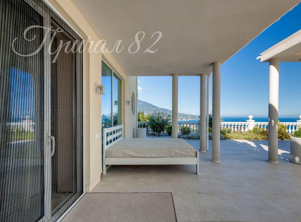 Ялта, ул. Коммунаров 12