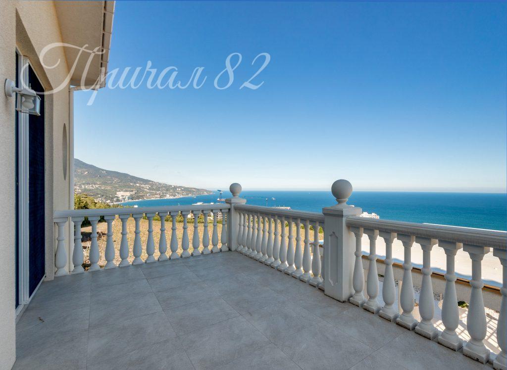 Ялта, ул. Коммунаров 12