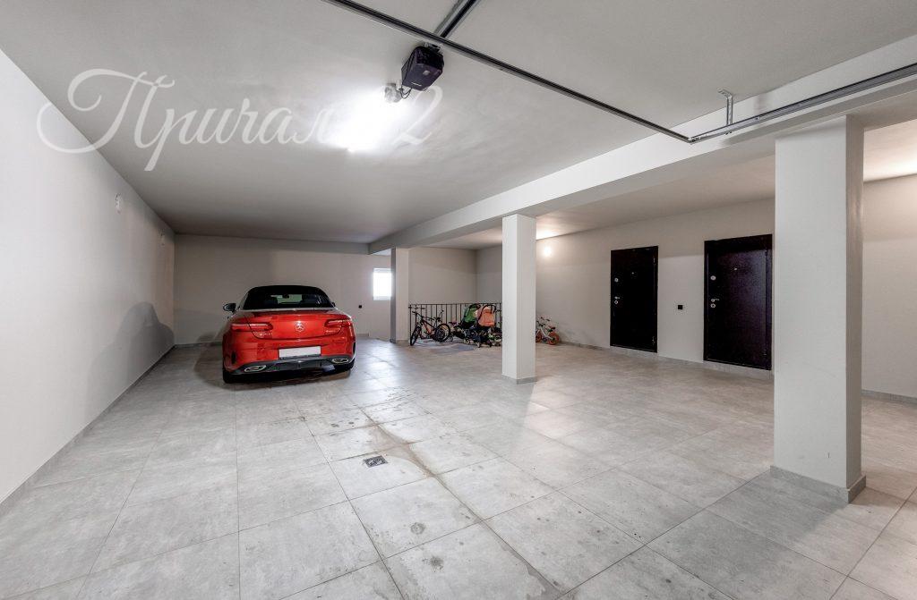 Ялта, ул. Коммунаров 12