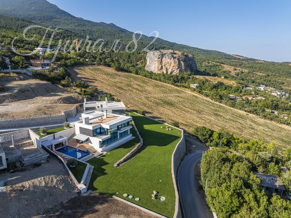 Ялта, пгт. Краснокаменка, пер. Фрунзе