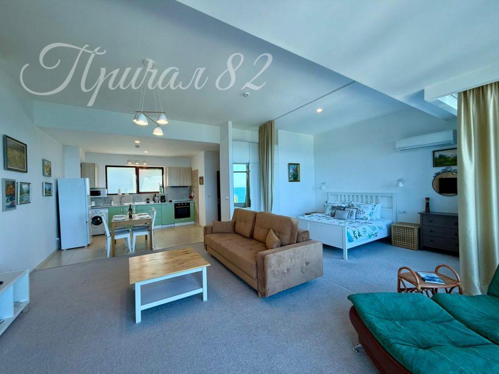 Алушта, Аллея декабристов 5