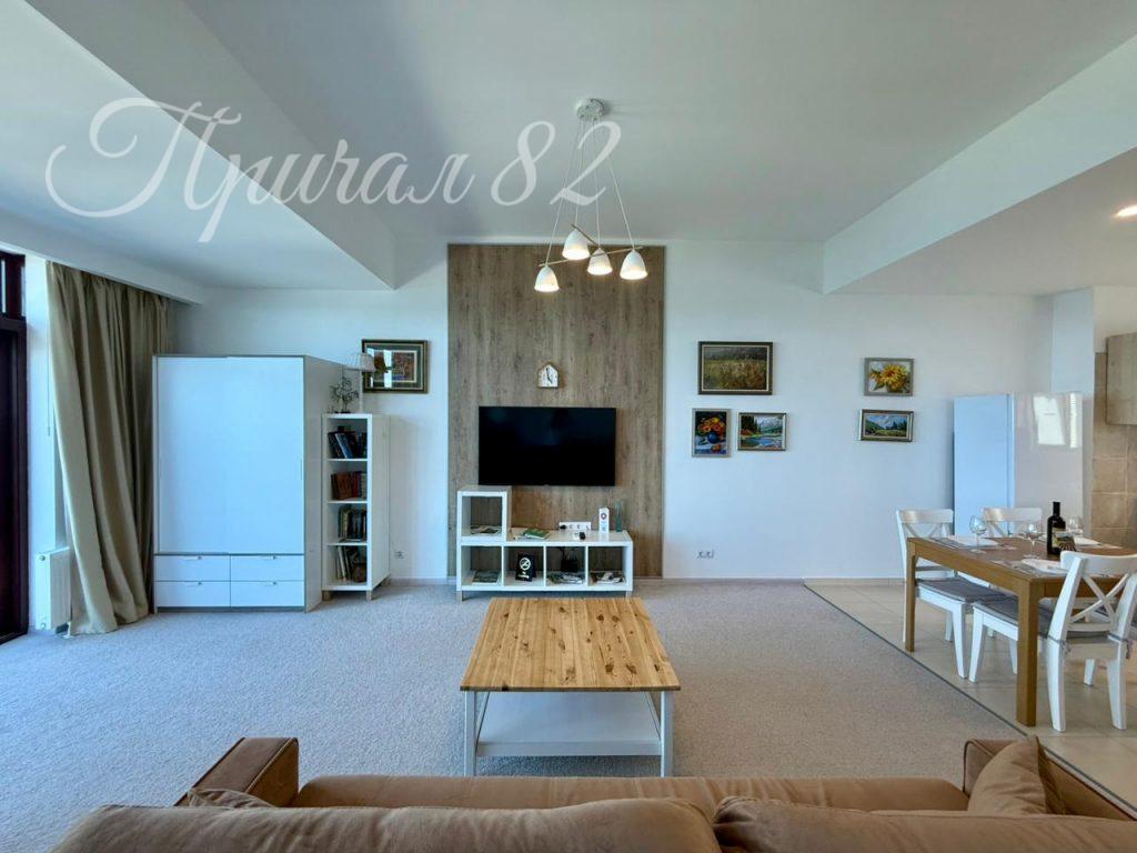 Алушта, Аллея декабристов 5