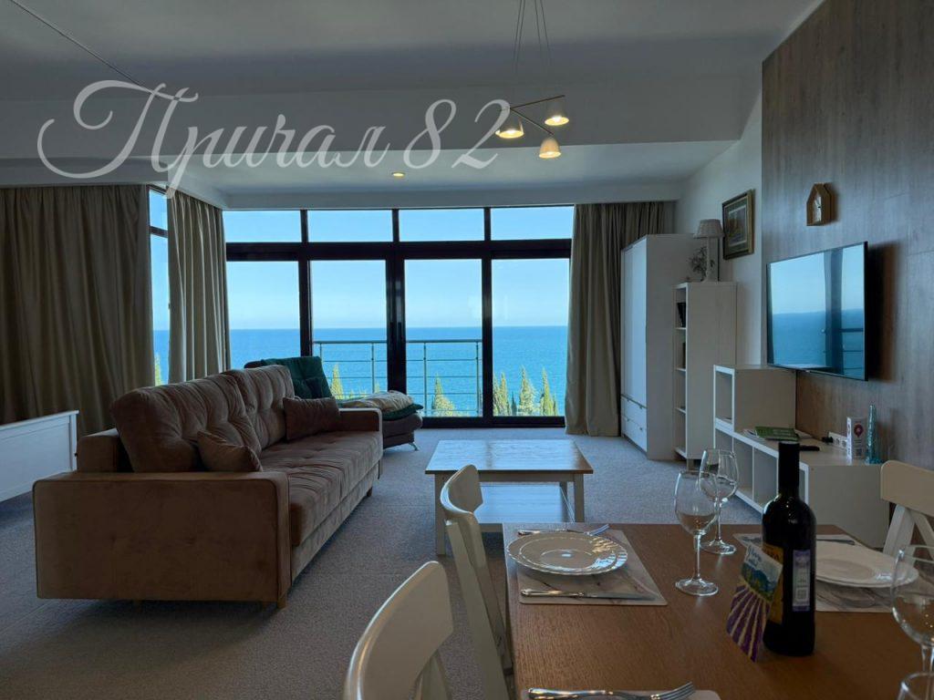 Алушта, Аллея декабристов 5