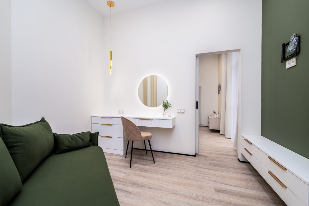 Ялта, пгт. Отрадное, ул. Шоссе Дражинского 24