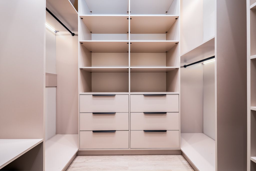 Ялта, пгт. Отрадное, ул. Шоссе Дражинского 24