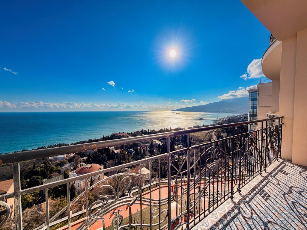 Ялта, пгт Отрадное, шоссе Дражинского 24