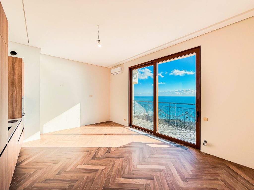 Ялта, пгт Отрадное, шоссе Дражинского 24