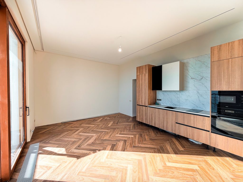 Ялта, пгт Отрадное, шоссе Дражинского 24