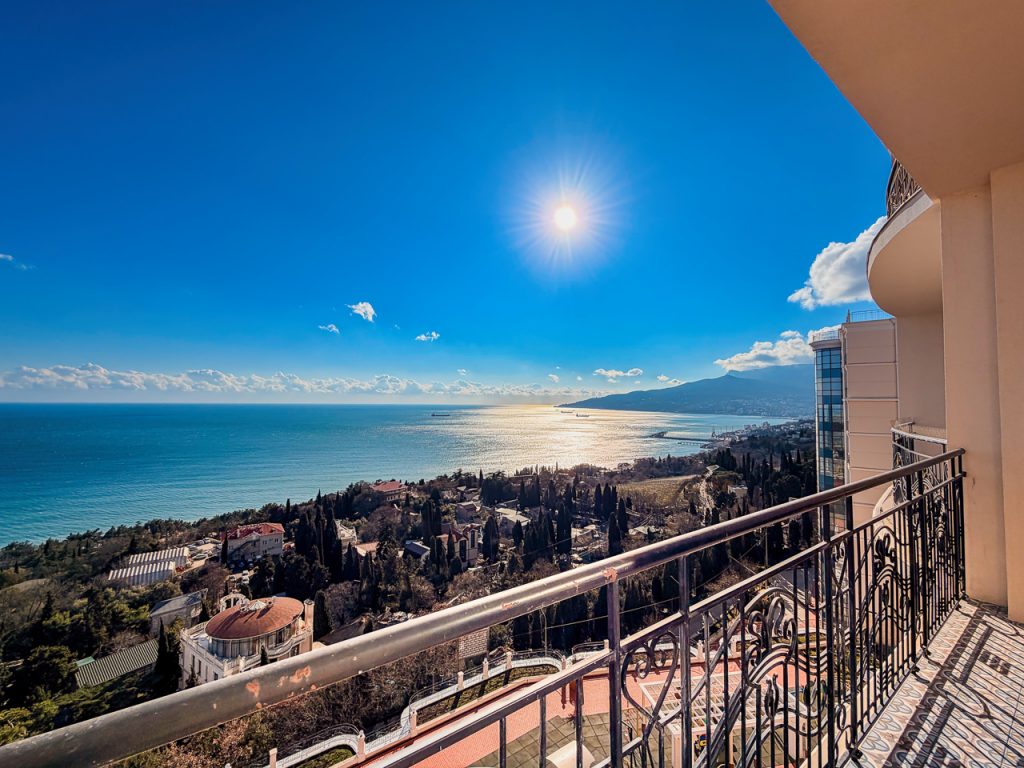 Ялта, пгт Отрадное, шоссе Дражинского 24