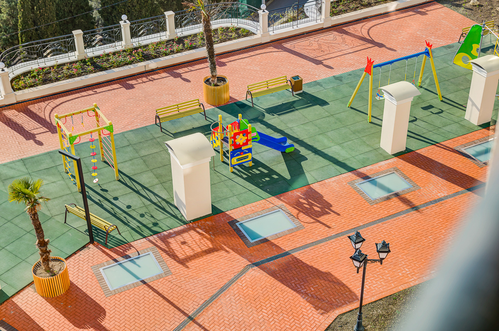 Ялта, пгт Отрадное, шоссе Дражинского 24