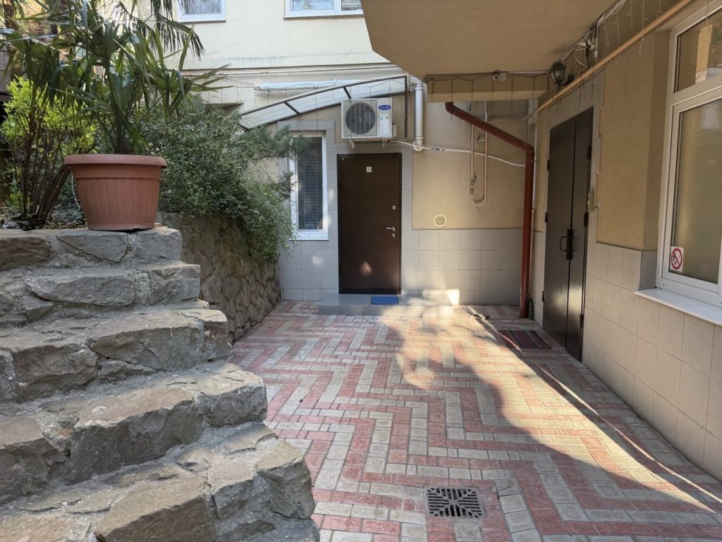 Республика Крым, Ялта, ул. Ломоносова 27