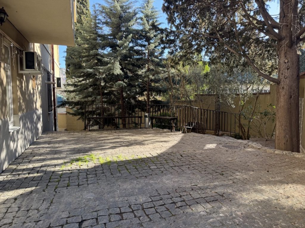 Республика Крым, Ялта, ул. Ломоносова 27