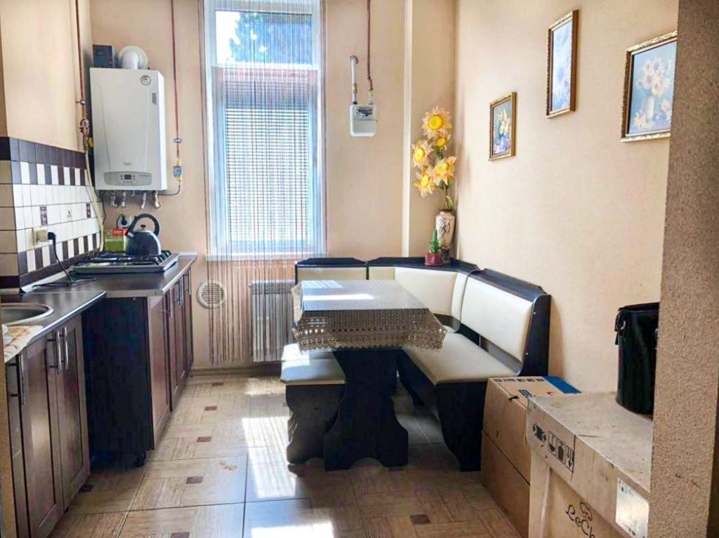 Республика Крым, Ялта, ул. Ломоносова 27