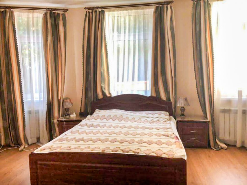 Республика Крым, Ялта, ул. Ломоносова 27