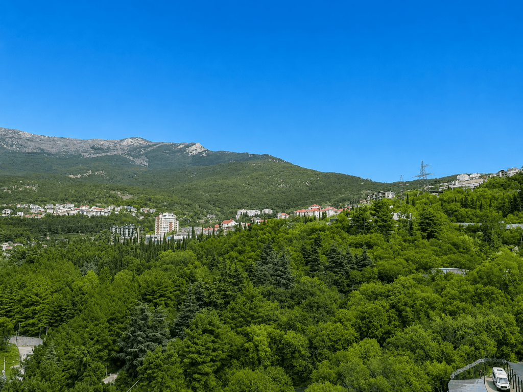Ялта, Бакунинский проезд 13