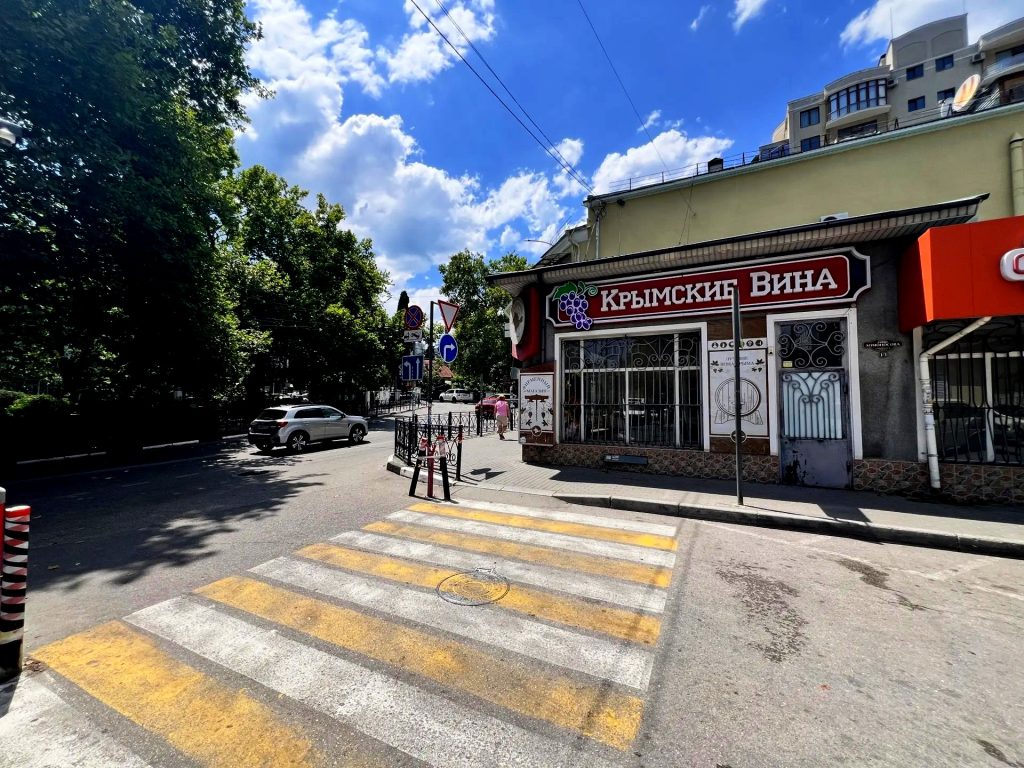 Ялта, ул. Ломоносова 1