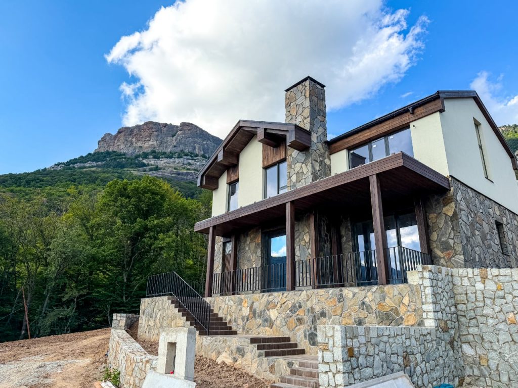 Алушта, Лучистое